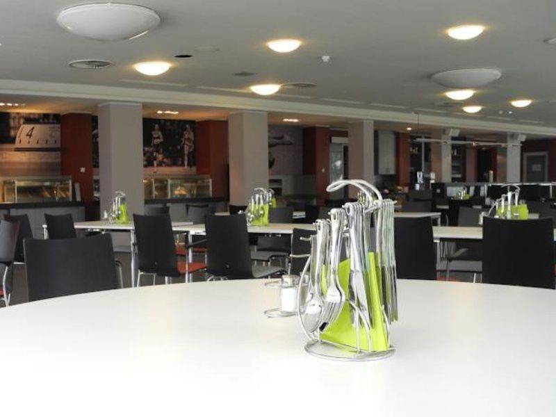 Sportforum Hotel 2*